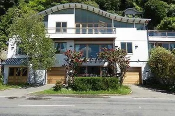 Edgewater Lodge Wellington Bed and breakfast