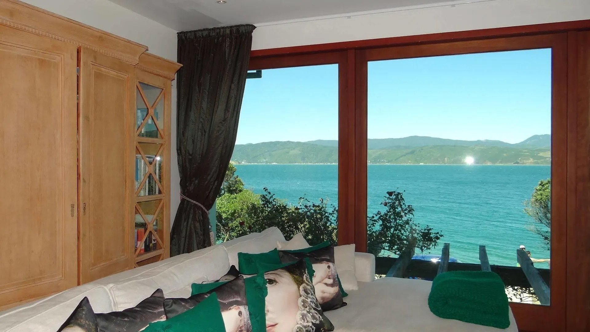 Edgewater Lodge Wellington Bed and breakfast