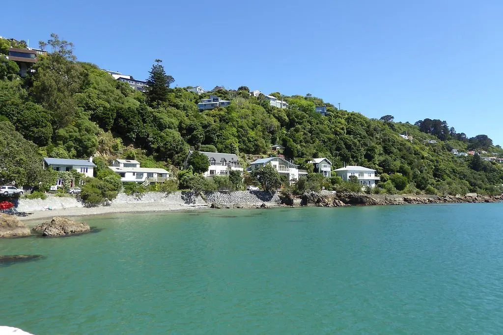Edgewater Lodge Wellington Bed & Breakfast